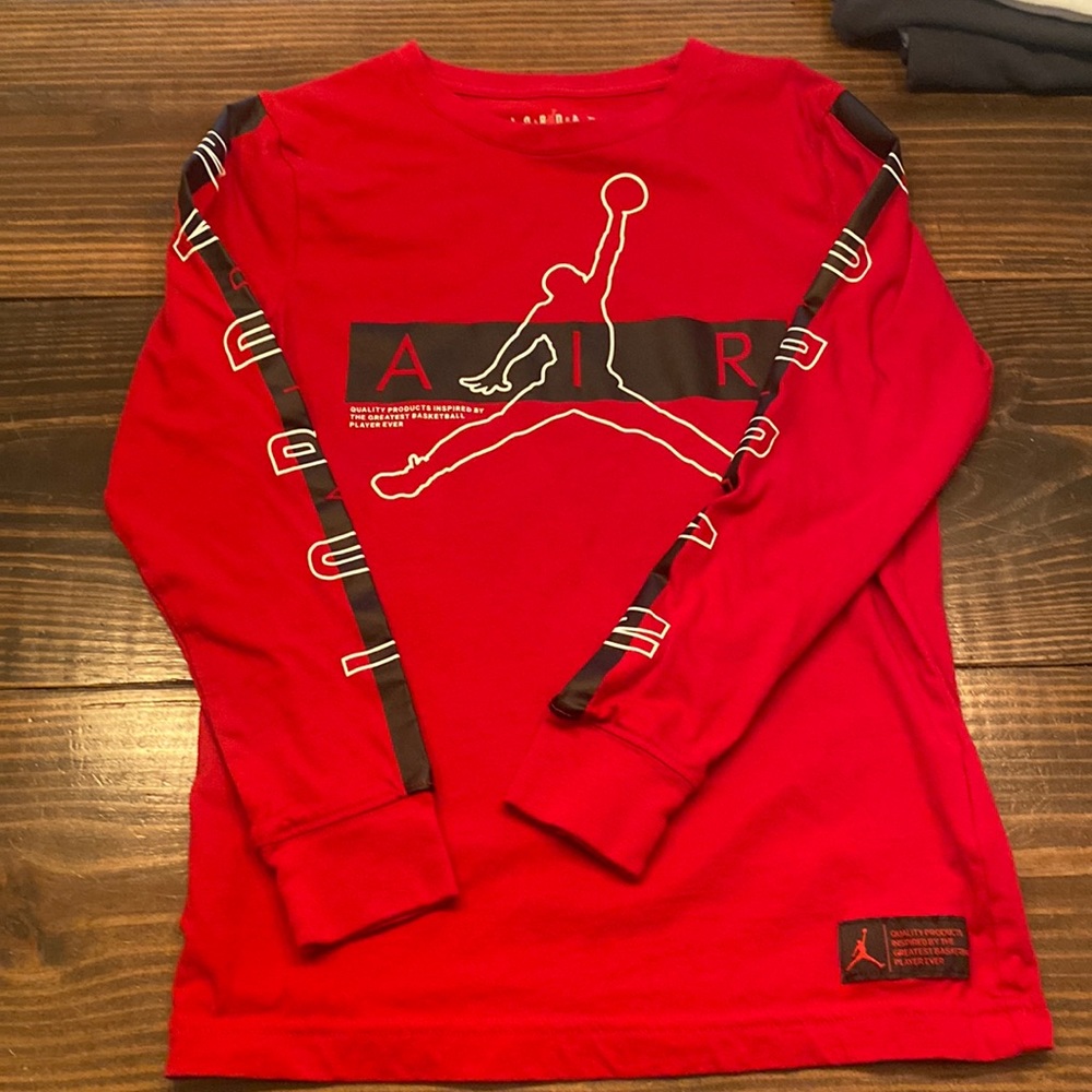 Jordan size Youth Medium long sleeve. Like new condition.